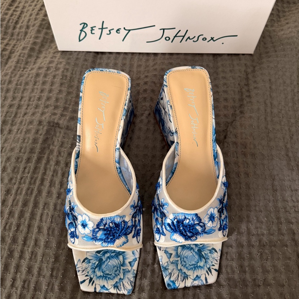Betsey Johnson White & Blue Embroidered Floral Mules
